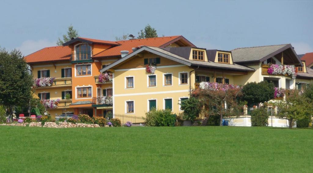 Ferienhotel Herzog Ноймаркт-ам-Валлерзе Екстер'єр фото